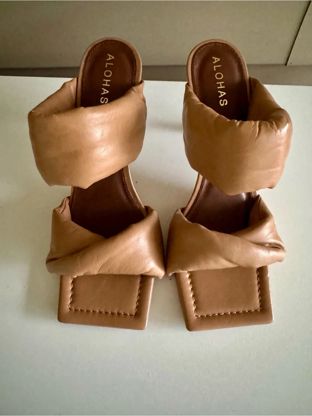 ALOHAS Cognac Padded Double-Band Square-Toe Heels
